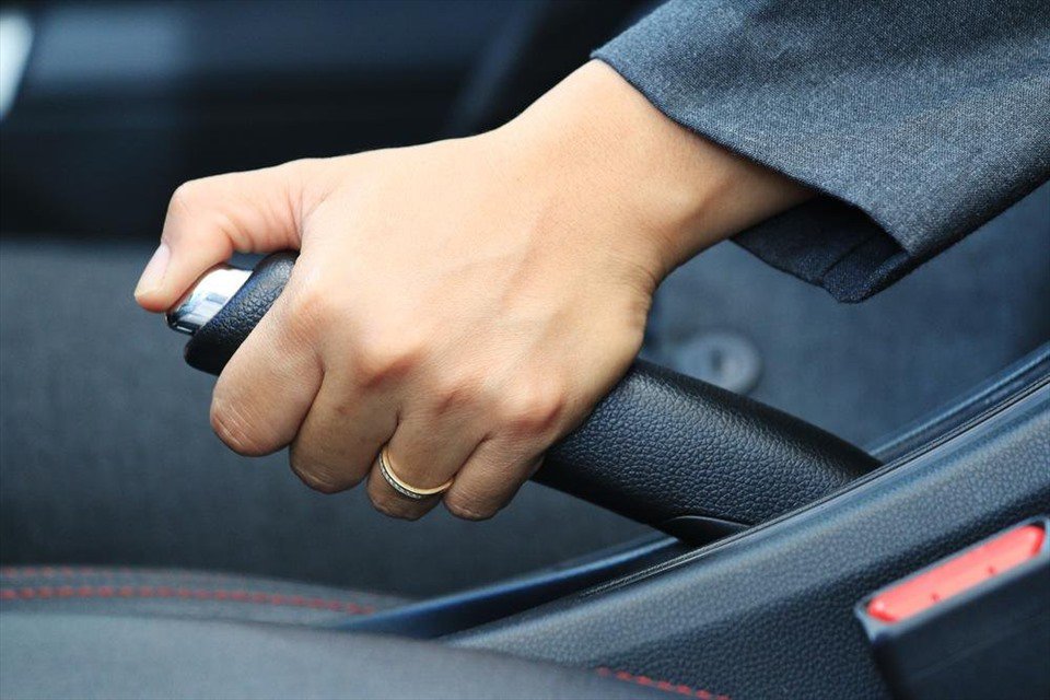 Những lỗi phổ biến khi lái xe số tự động và cách khắc phục tự động